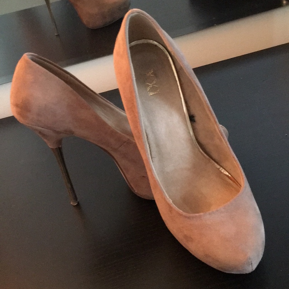 Nude suede pumps